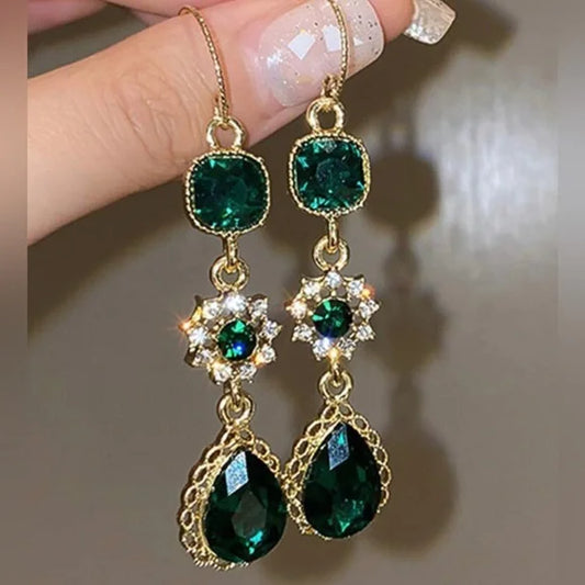 Elegant earring Rhinestone Emerald Green Water Drop